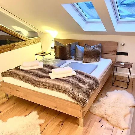 Chalet Stylische Alpenlounge Mit Pool, Sauna Und Jacuzzi, Fuer Bis Zu 22 Personen