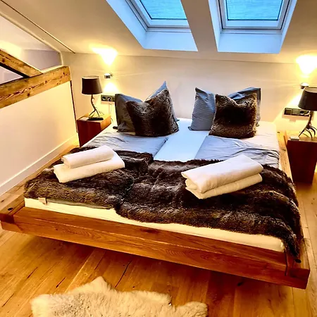Stylische Alpenlounge Mit Pool, Sauna Und Jacuzzi, Fuer Bis Zu 22 Personen Chalet *