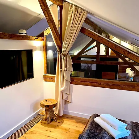 Chalet Stylische Alpenlounge Mit Pool, Sauna Und Jacuzzi, Fuer Bis Zu 22 Personen